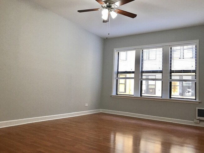 Building Photo - 3637 W Dickens Ave