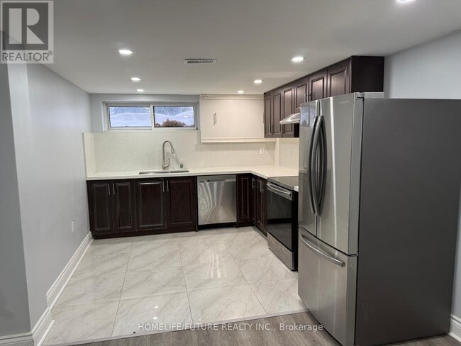 Photo du bâtiment - 19801 Leslie St