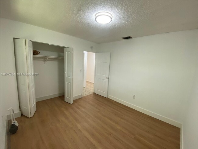 Building Photo - 1415 NE 118th Terrace
