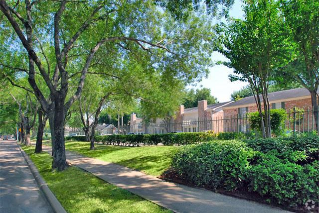 Primary Photo - 8950 Glencrest