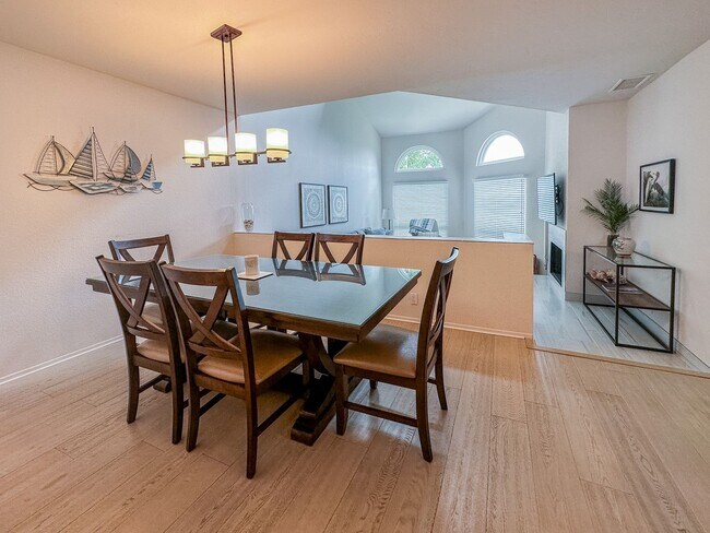 Foto del edificio - Tierrasanta Furnished Short-Term Rental