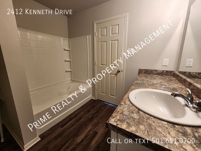Building Photo - 2412 Kenneth Dr