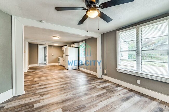 Building Photo - 3907 Roberts Ave