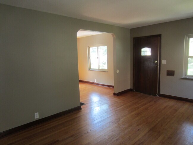 Foto del edificio - Updated 3 Bed 2 Bath Home