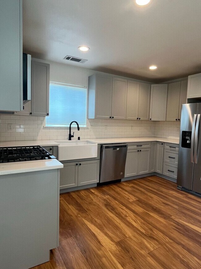 Foto del edificio - 1129 Stewart Ave