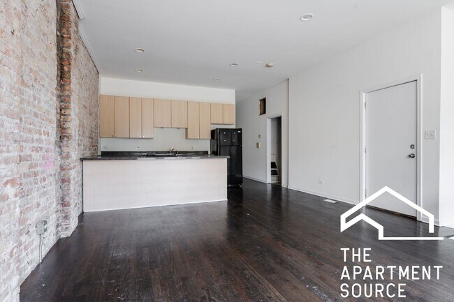 Foto del edificio - HUGE 4BR Close to California Blue Line; Pe...