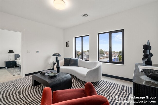 Building Photo - 600 Broadway