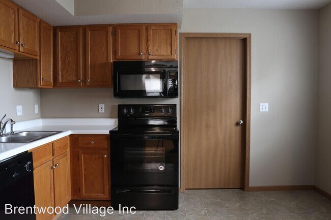 Building Photo - 2010 Village Dr