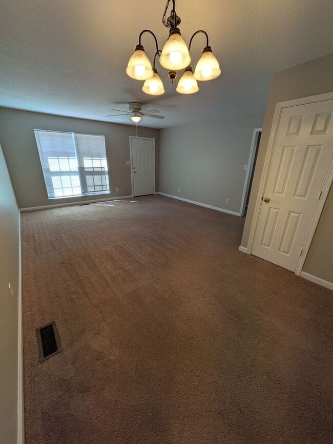 Building Photo - 3BD/2BA Unit in Hickory