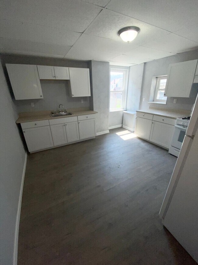Foto del edificio - Newly Renovated 2 Bedroom 2 Bathroom Duple...
