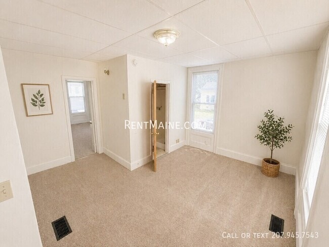 Building Photo - 329 Union St