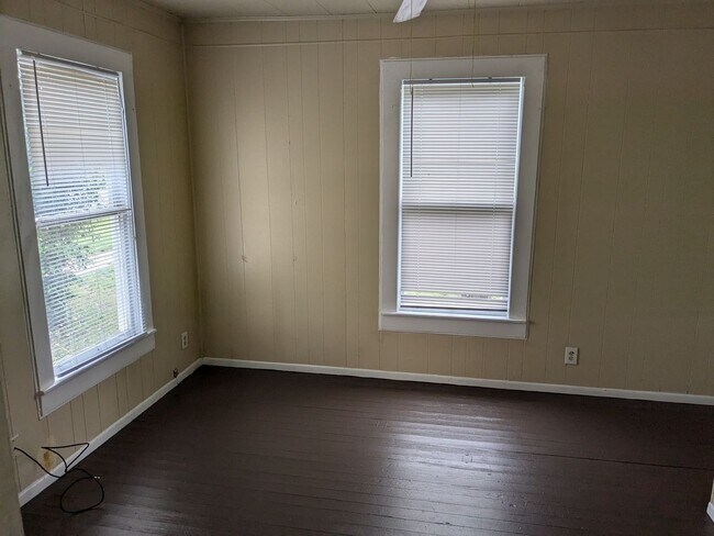 Foto del edificio - 2 Bed 1 Bath Home with Laundry Hookups
