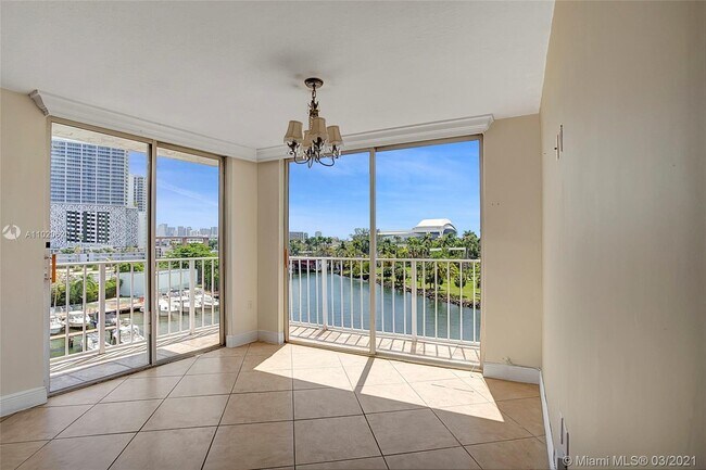 Foto del edificio - 1740 NW N River Dr