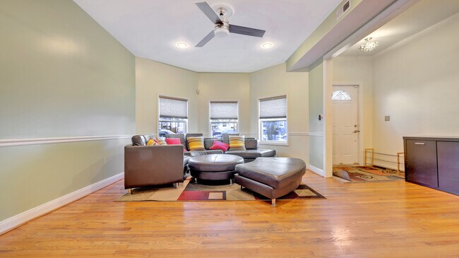 Foto del edificio - 752 Park Rd NW