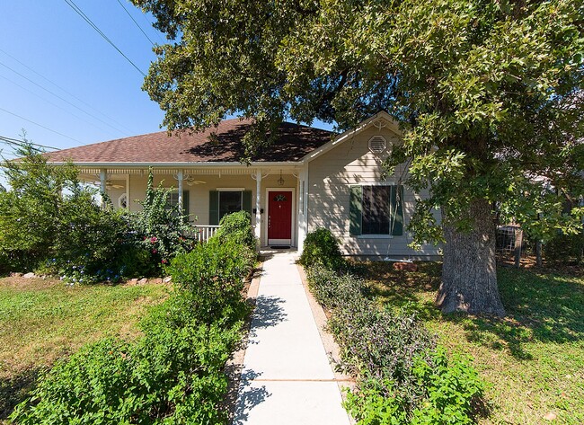 Building Photo - 1204 San Bernard St