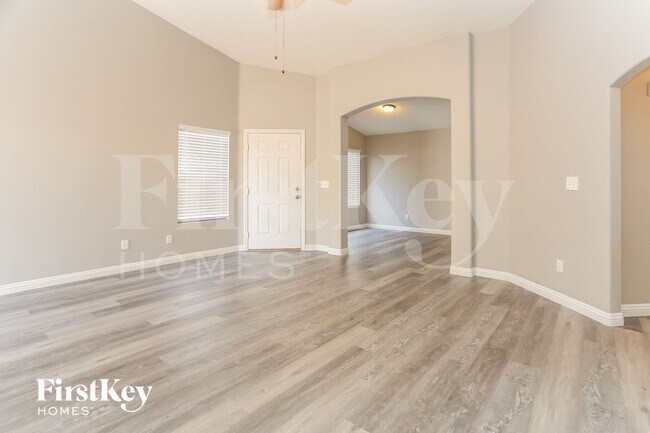 Foto del edificio - 4517 Possum Berry Ln