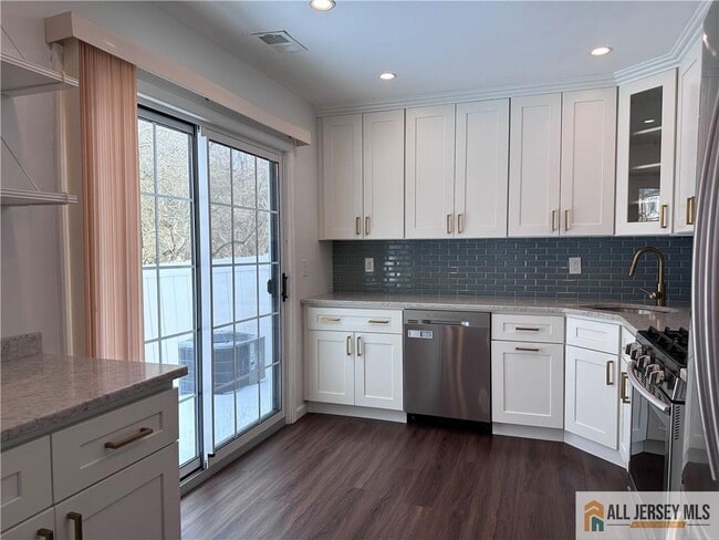 Foto del edificio - 12 Covington Ct