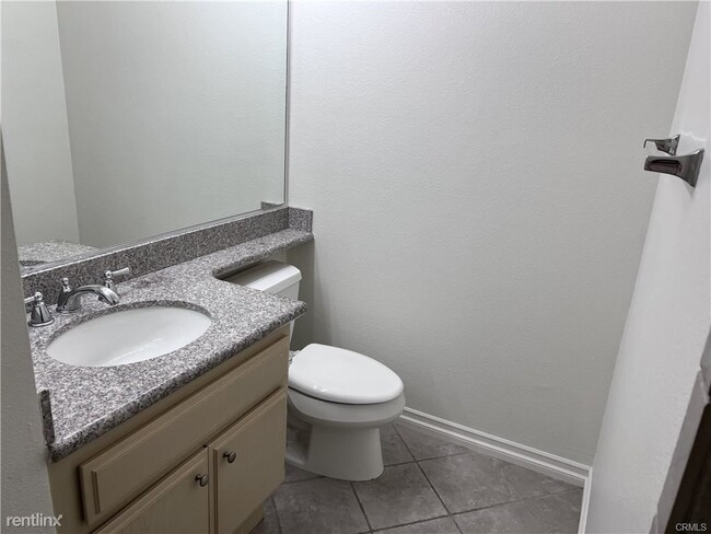Building Photo - 3 br, 3 bath Condo - 2475 Via Corella