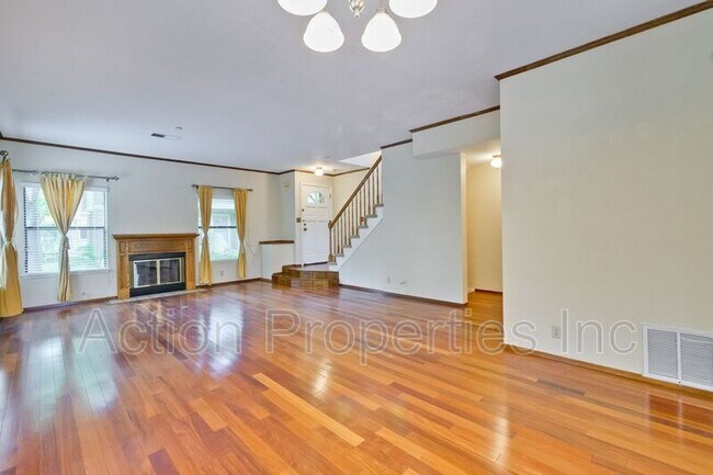 Building Photo - 947 La Mesa Terrace