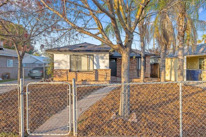 Foto principal - 336 W Pinedale Ave
