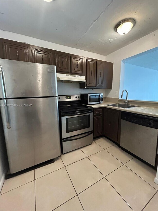Foto del edificio - 496 NW 165th St
