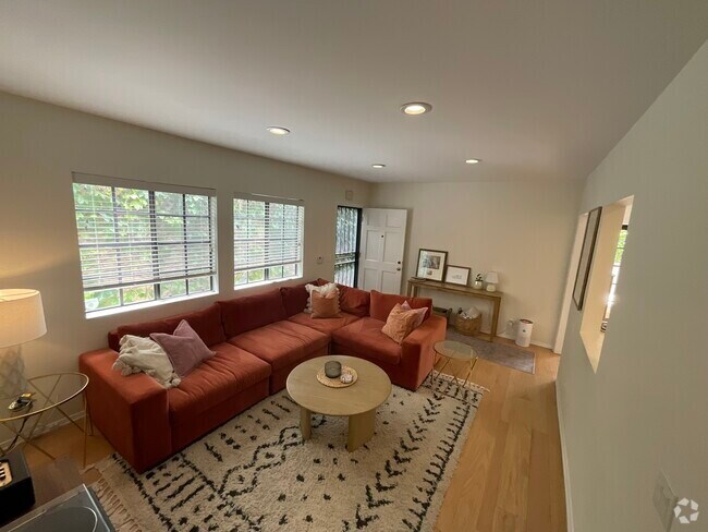 Living Room - 424 Ocean Park Blvd