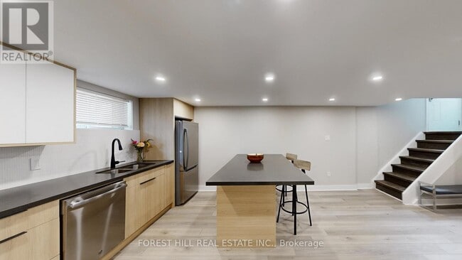 Building Photo - 41 Lesmar Dr