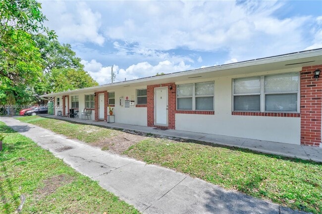 Building Photo - 856 SW 10th St