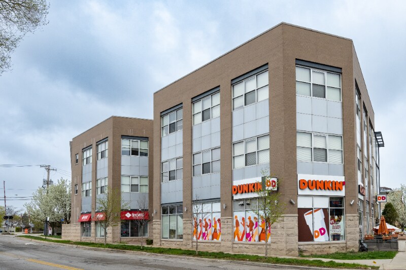 Foto principal - 7240 W Devon Ave