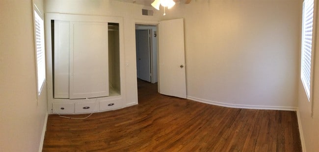 Building Photo - 20718 S Valentine Ave