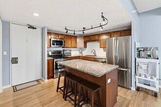 Building Photo - 105 31st Ave