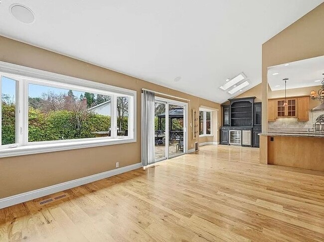 Building Photo - 66 Oakridge Ct