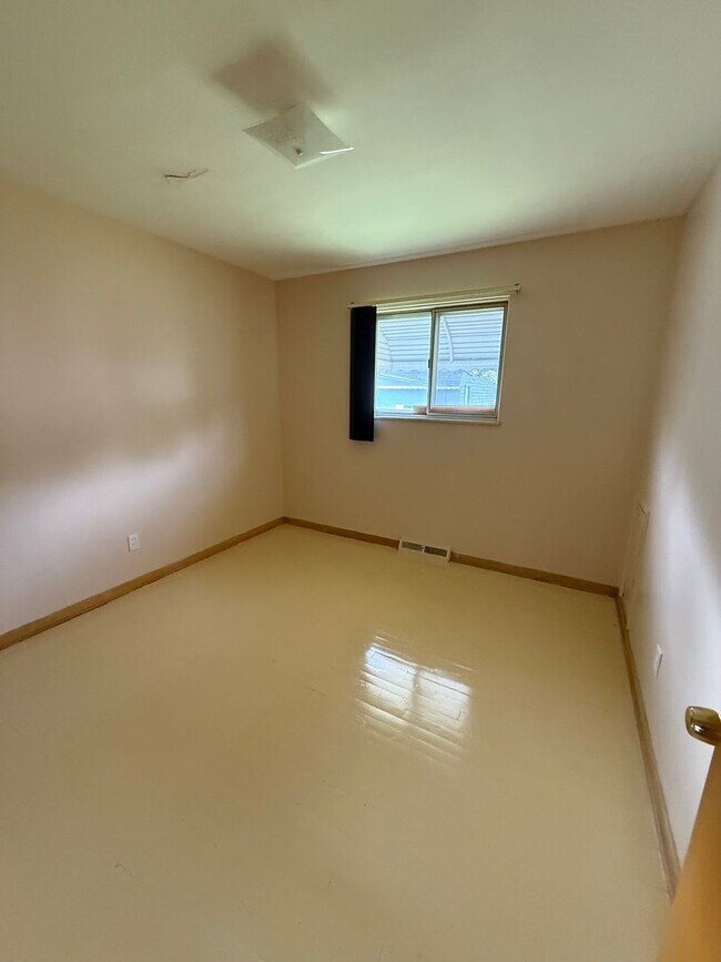 Foto del edificio - Maple Heights 3 Bed Rach includes water/sewer