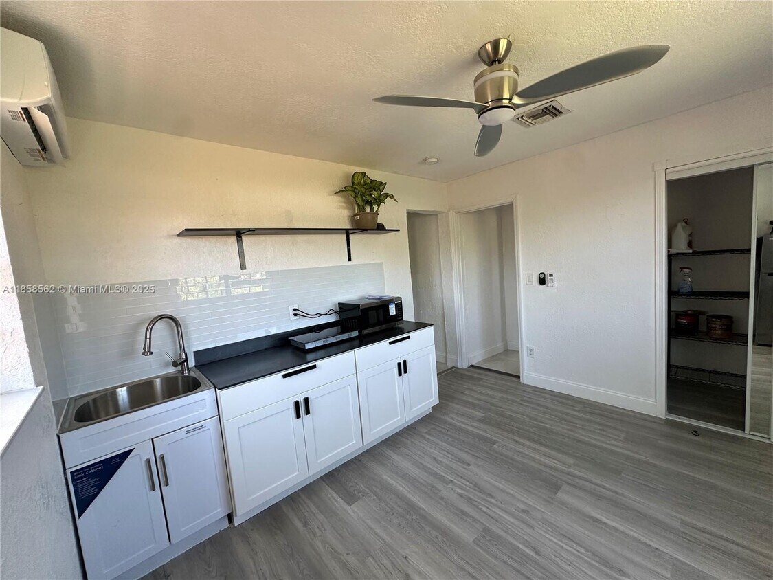 Foto principal - 3920 NW 185th St