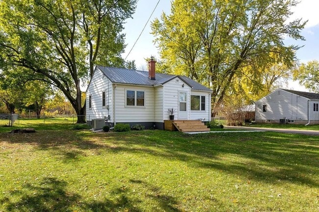 Foto del edificio - 241 Carrington Ave