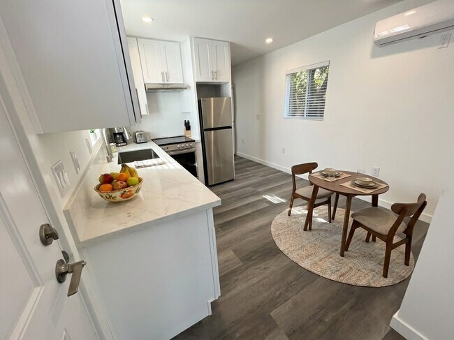 Foto del edificio - 898 Maplewood Ave