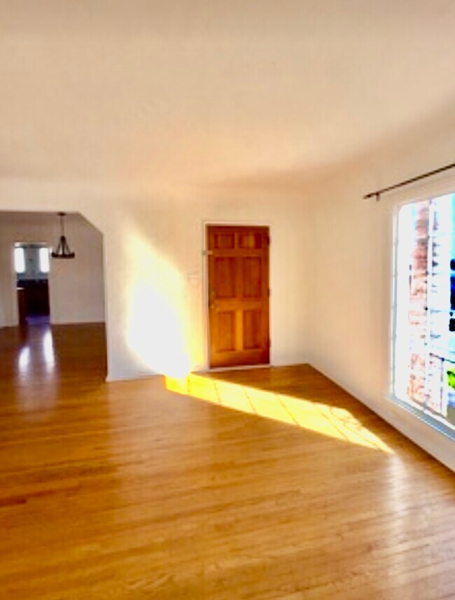 Foto del edificio - 6089 Cashio St