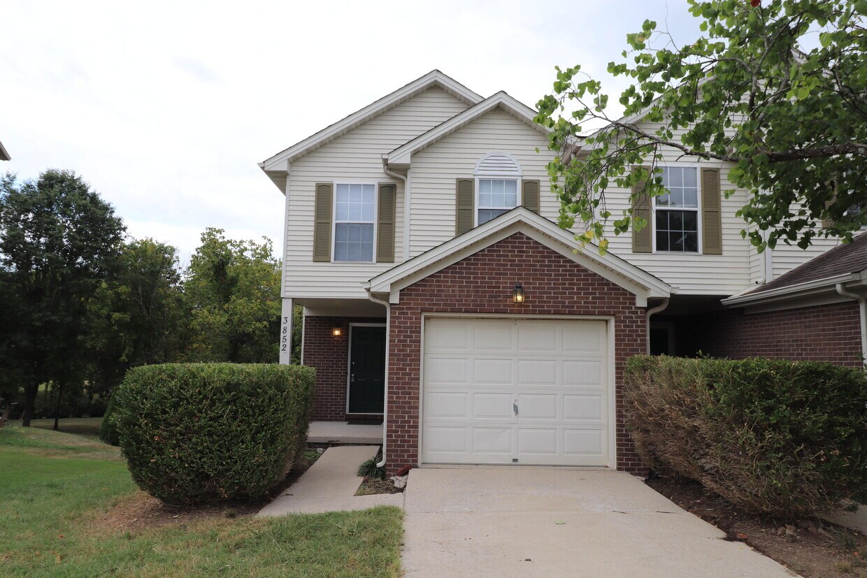 Foto principal - 3852 Sugar Creek Dr