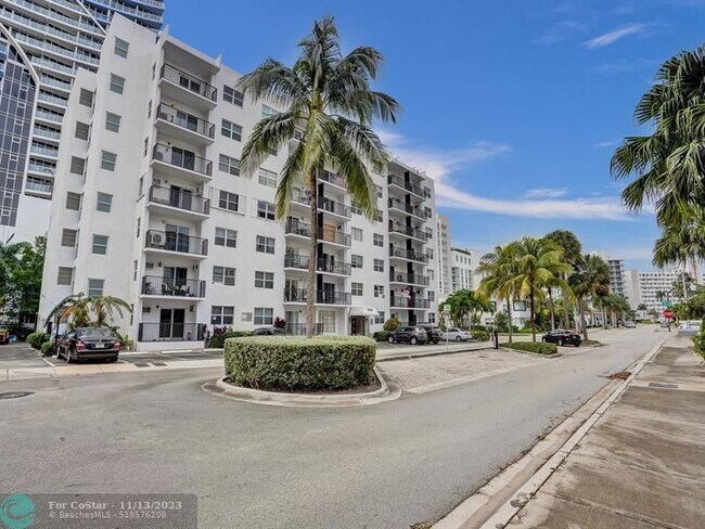 Foto del edificio - 3000 Riomar St