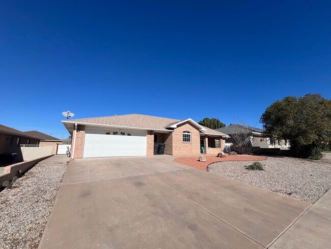 Foto del edificio - Spacious 3 Bedroom 2.5 Bath Home