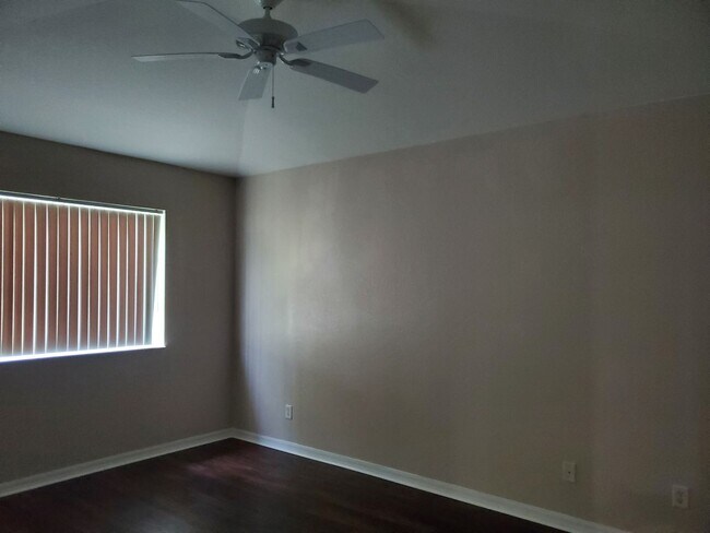 Foto del edificio - Coming mid August  4 Bedroom Forum Townhome