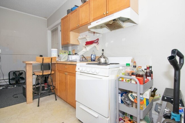 Photo - No Brokers Fee, Central Mission Hill Location, Eat-in Kitchen, Hot Water Included Apartment