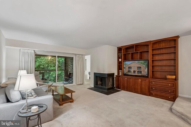 Foto del edificio - 5900 Cove Landing Rd