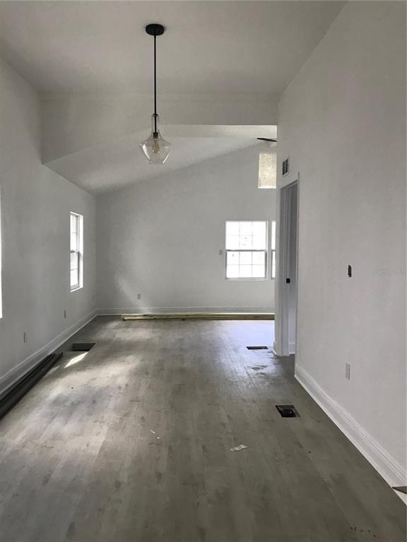 Foto del edificio - 114 W Amelia Ave