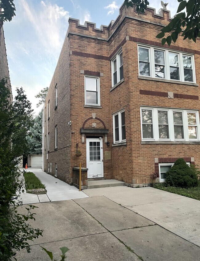 Foto del edificio - 4425 N Kenton Ave