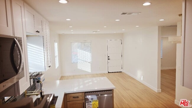 Foto del edificio - 1648 W 224th St