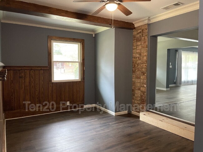 Foto del edificio - 5835 Darral Dr