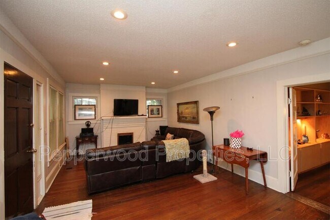 Foto del edificio - 664 Norwood St