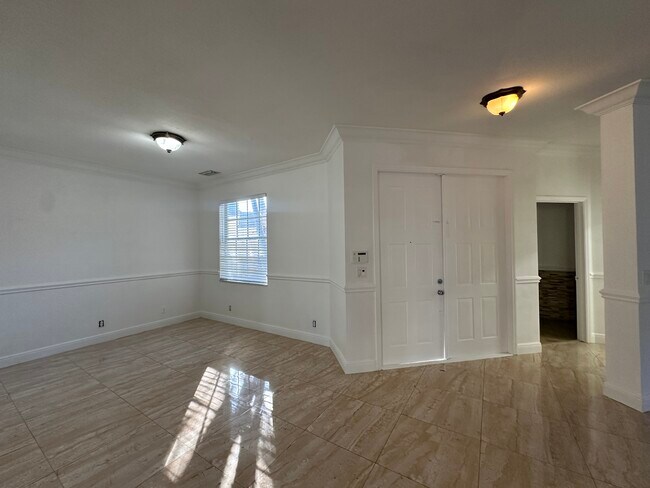 Foto del edificio - 124 Canterbury Plz