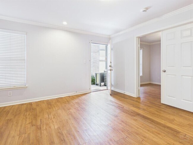 Foto del edificio - 7685 Northcross Dr
